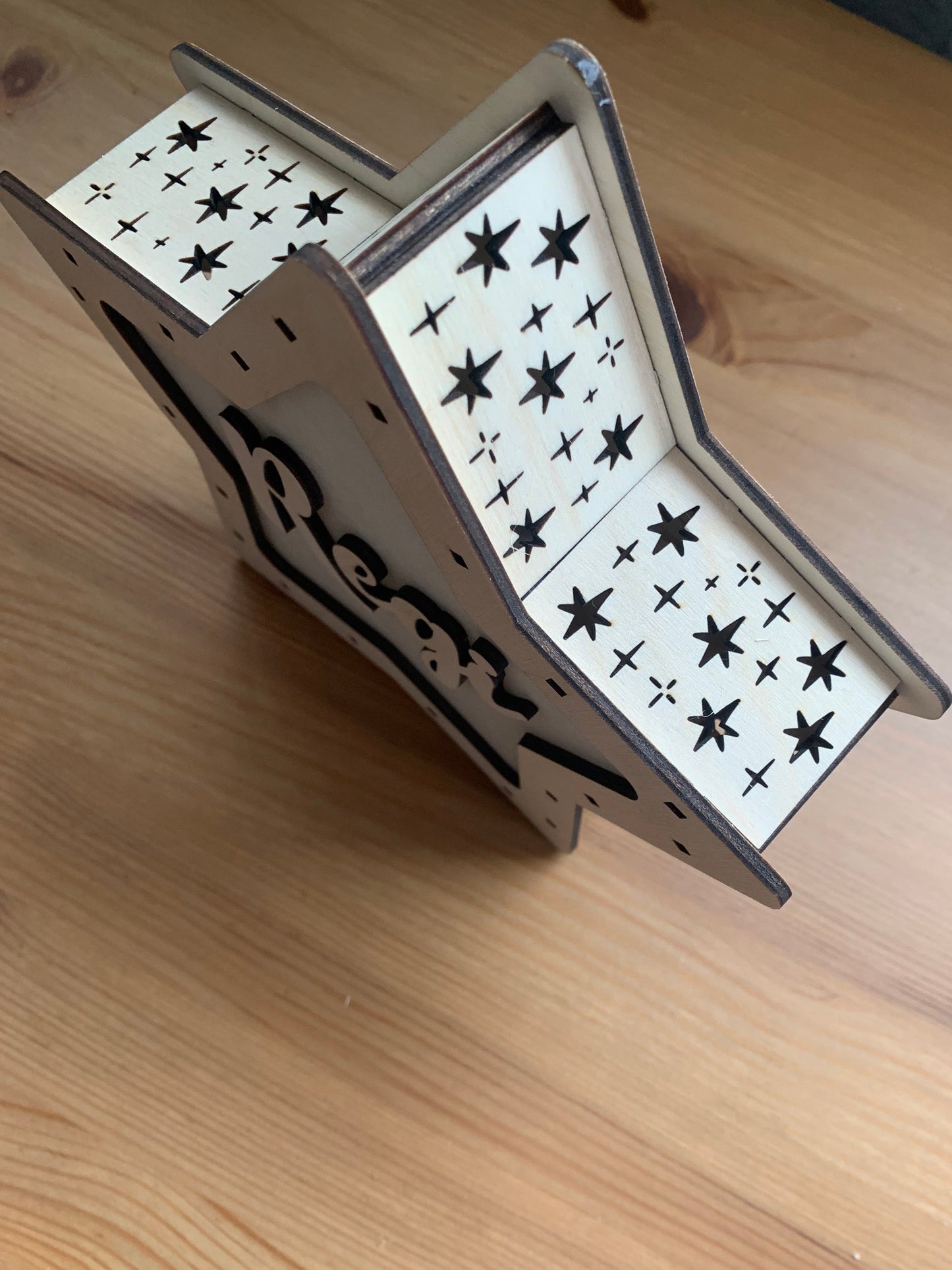 Lámpara infantil estrella de madera personalizada con luces de guirnalda quitamiedos
