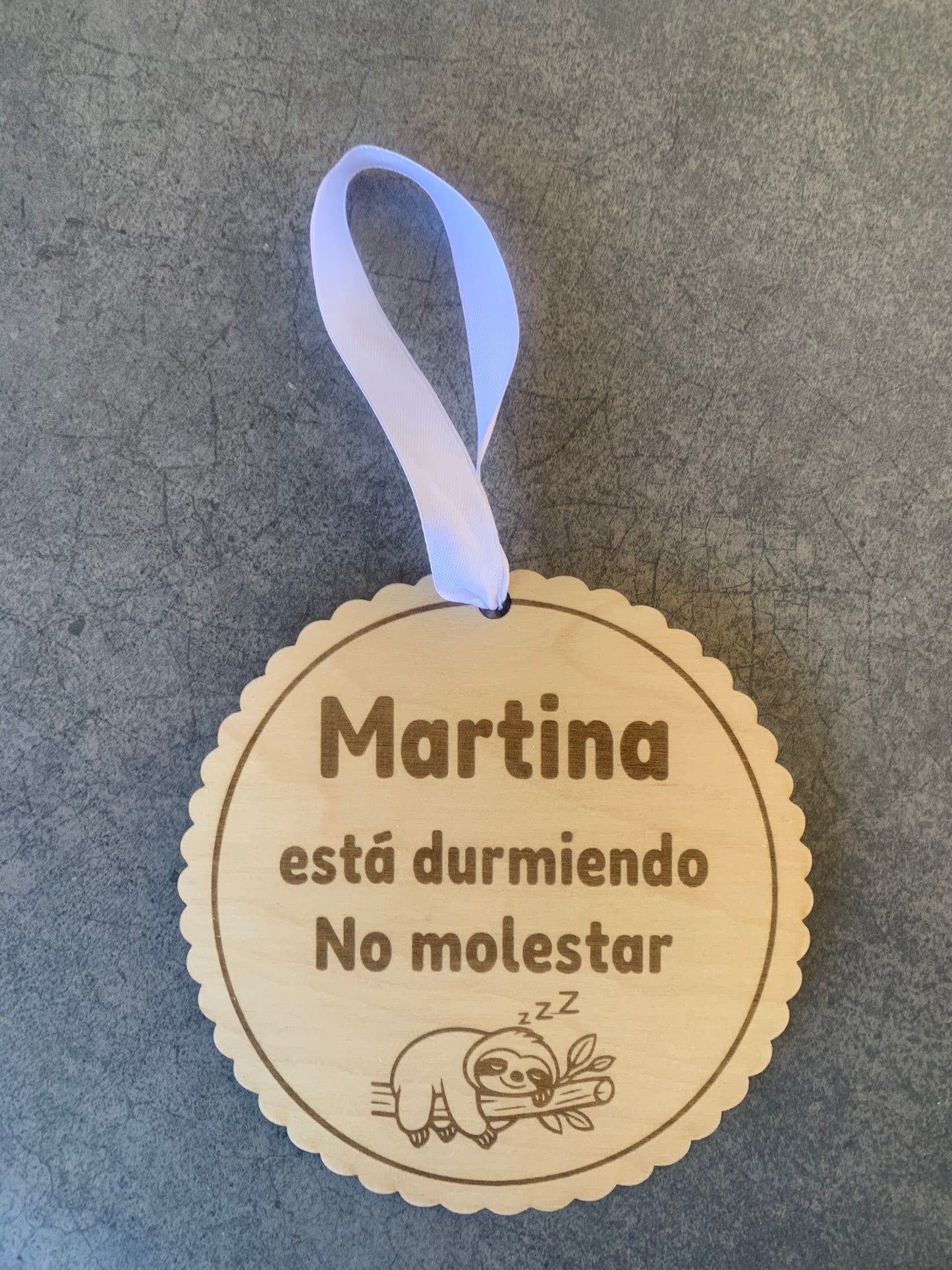 Cartel de madera “Bebé durmiendo” – Personalizable con nombre