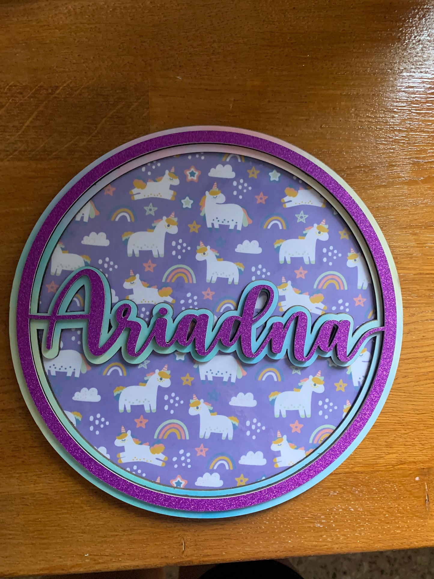 Letrero de puerta infantil personalizado en madera natural