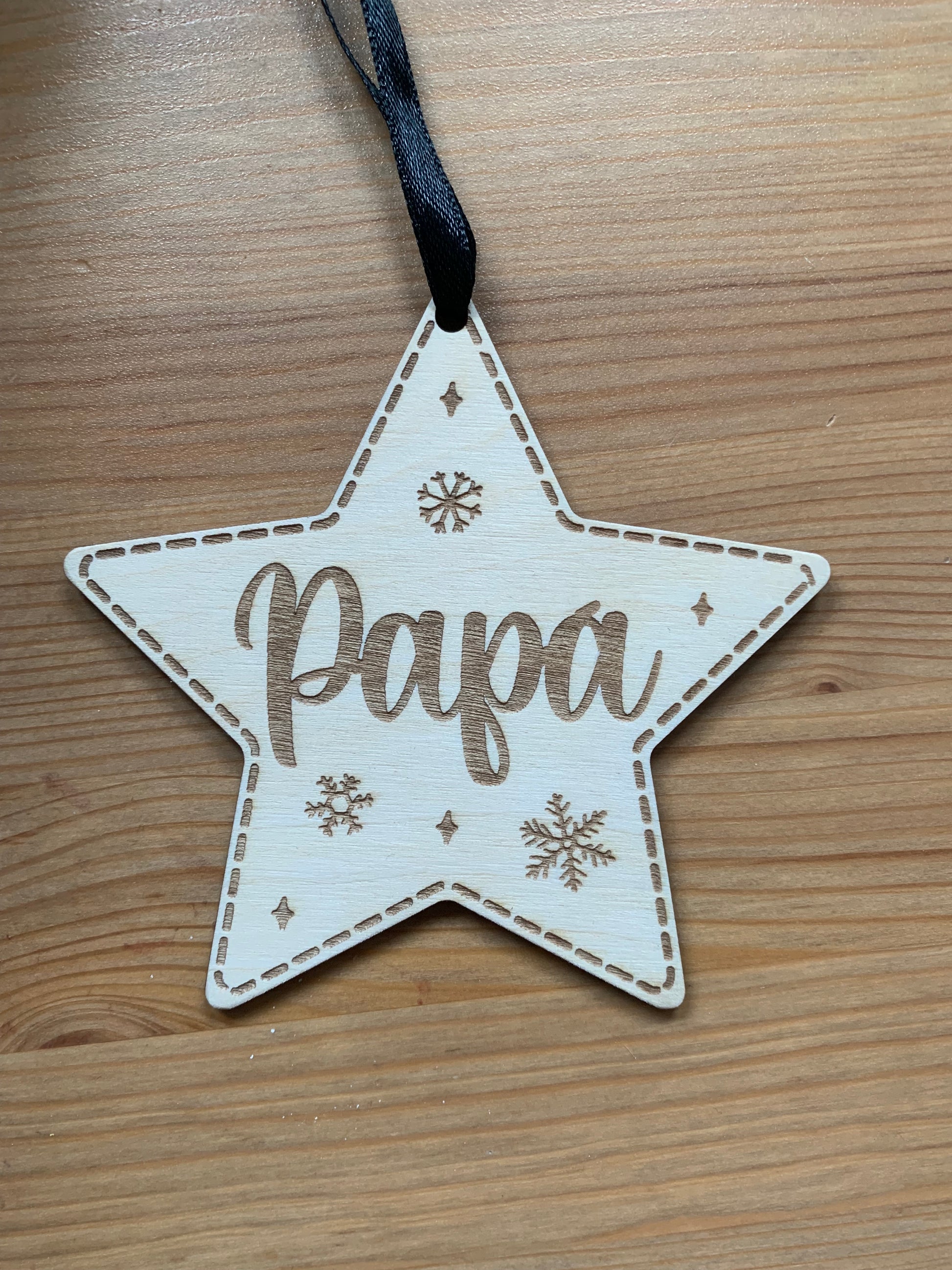 Estrella de Navidad personalizada con nombres grabados