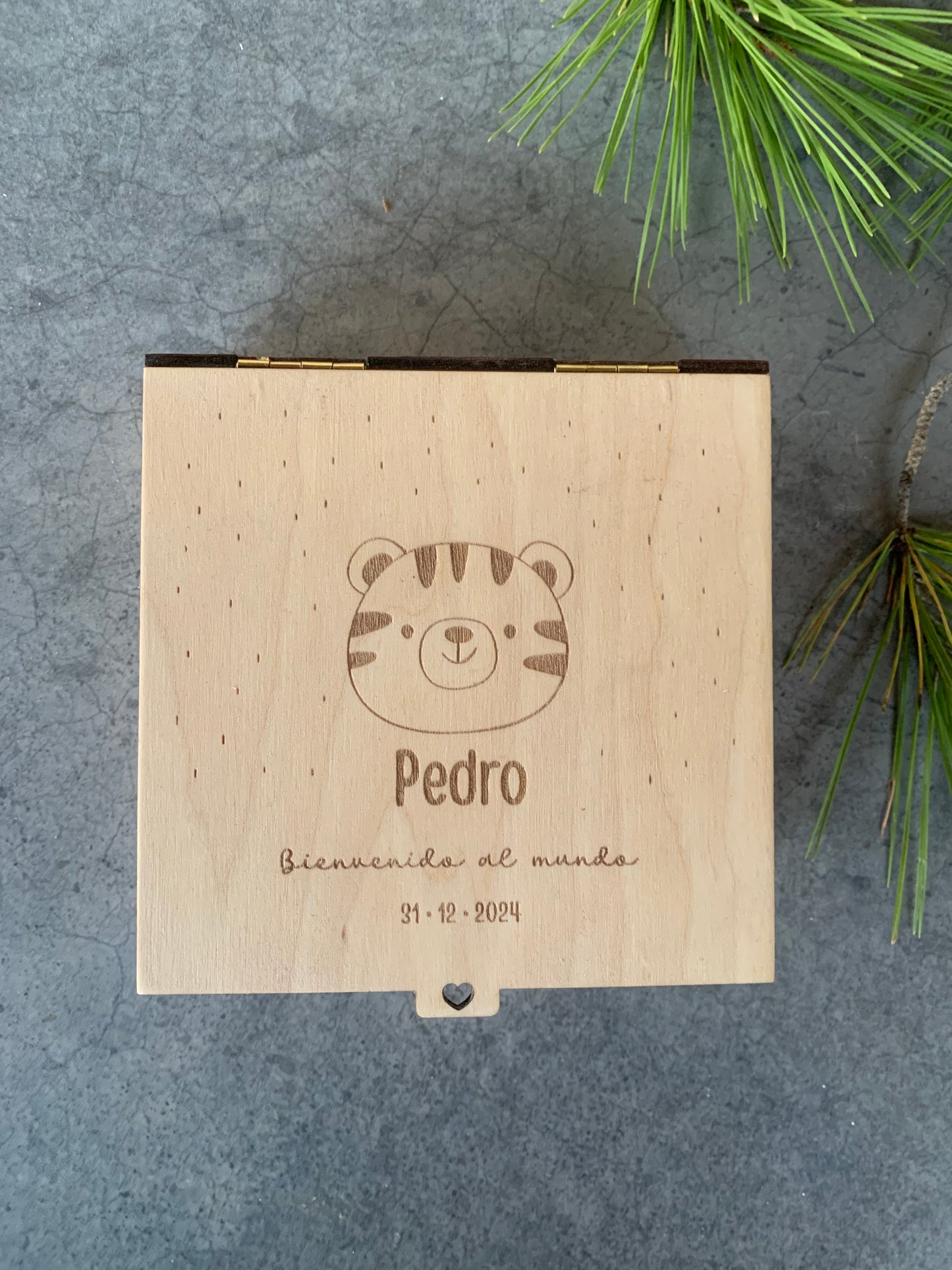 Pack cumplemeses de madera – 12 placas incluye caja personalizada