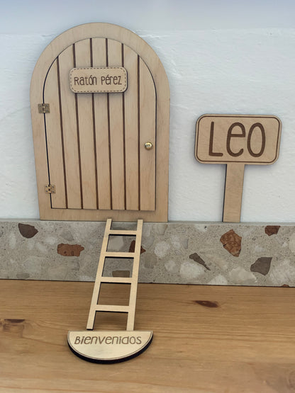 Kit del Ratoncito Pérez instalado junto a un rodapié en una habitación infantil, creando un ambiente mágico.