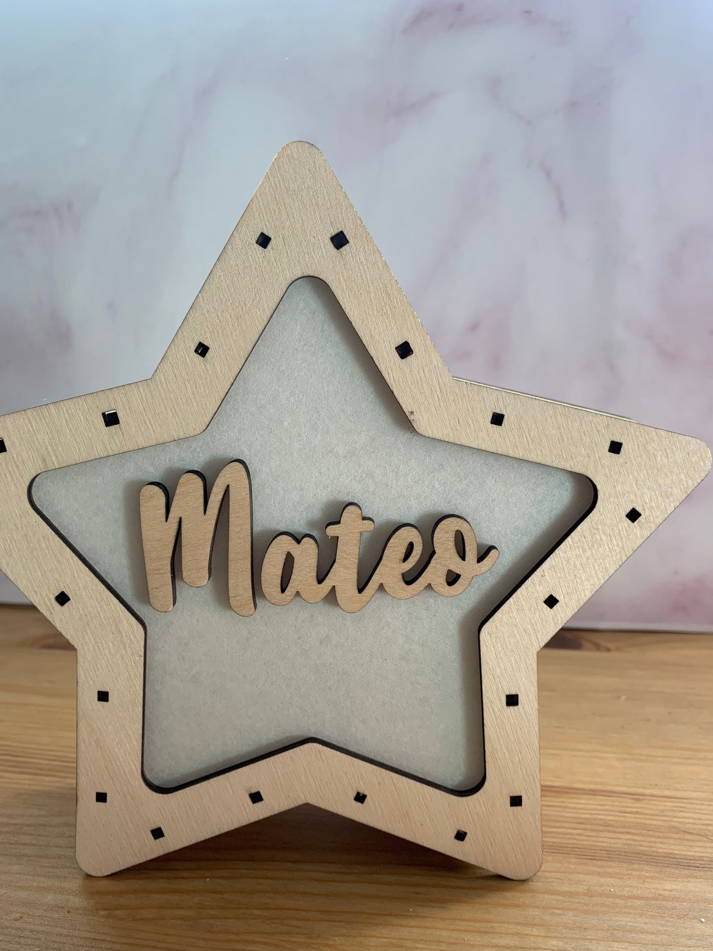 Lámpara infantil estrella de madera – Luz decorativa hecha a mano