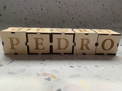 Bloques de iniciales infantiles artesanales