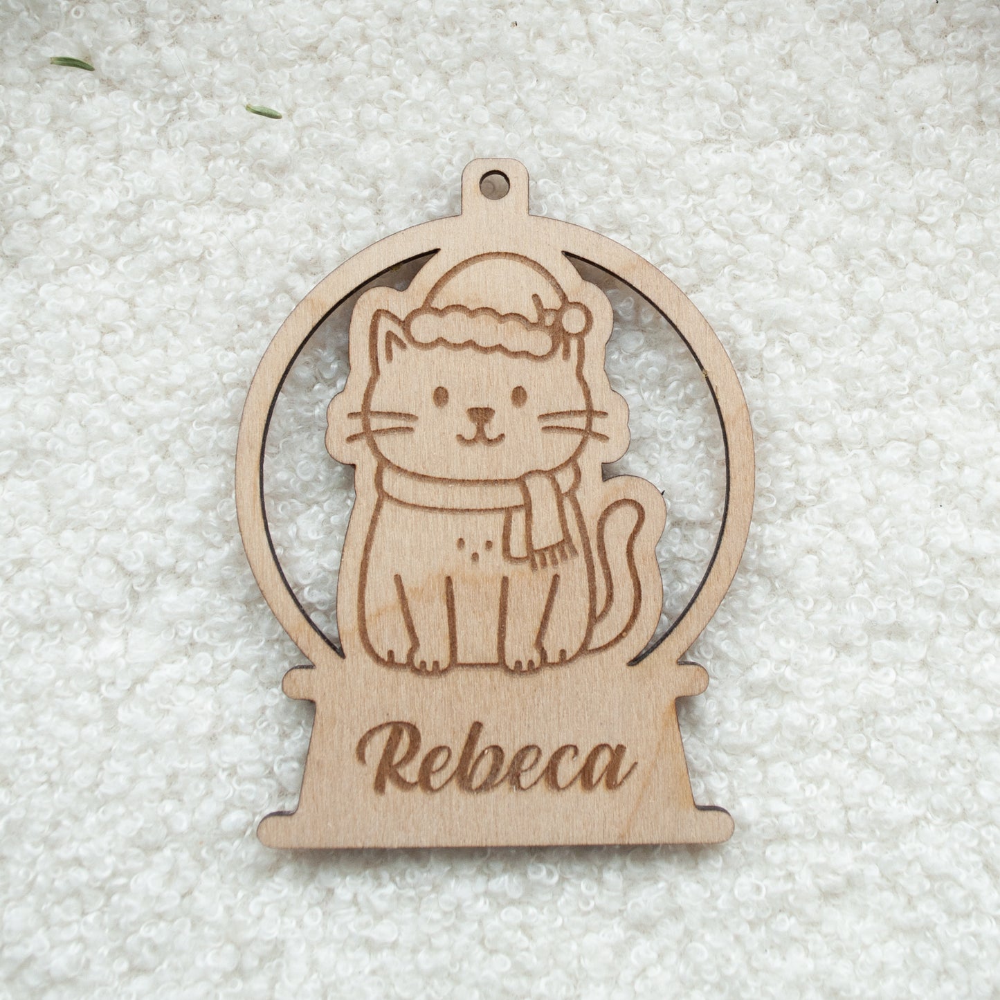 Adorno bola de nieve navideña con grabado de perro o gato