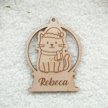 Adorno bola de nieve navideña con grabado de perro o gato