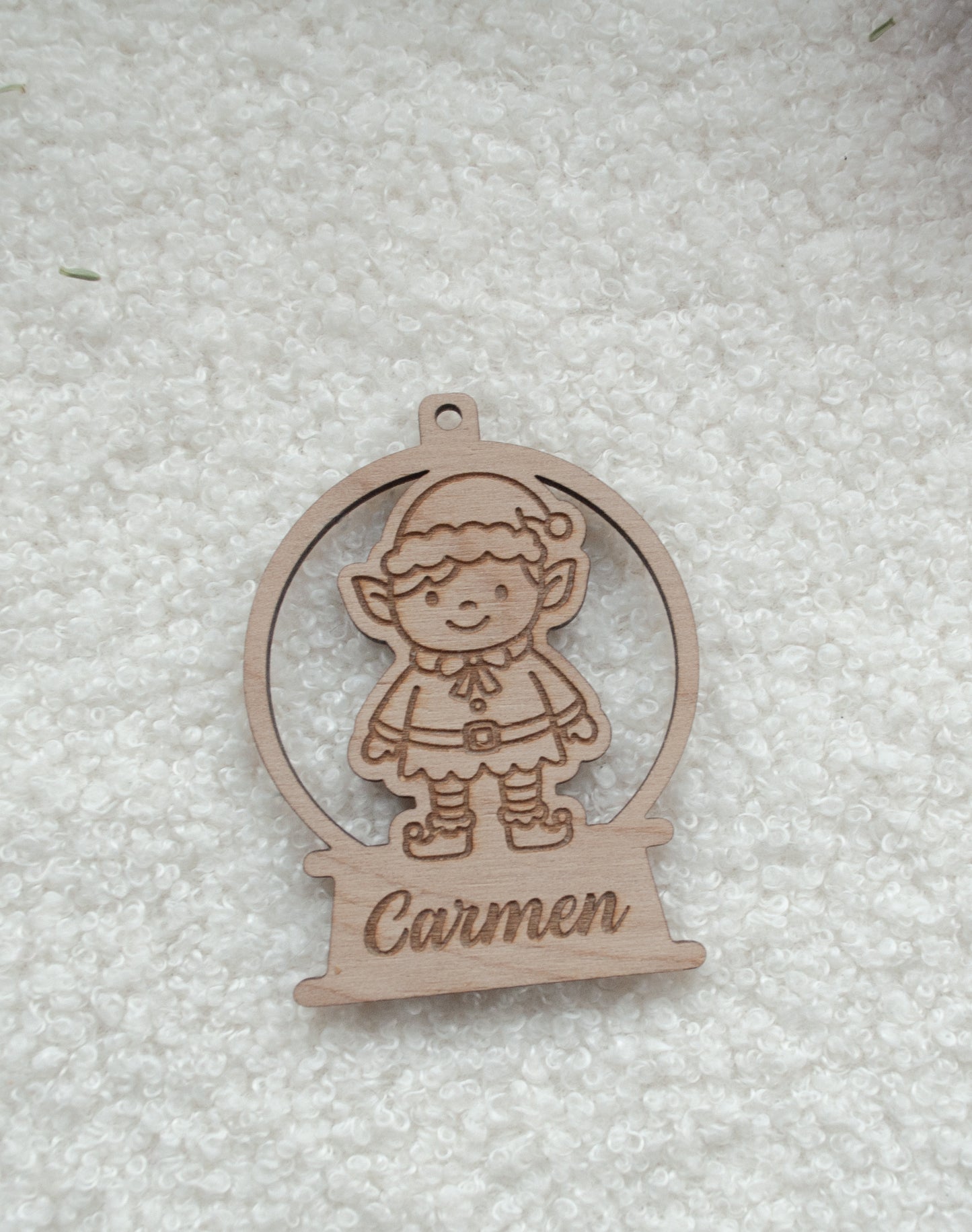 Bola de nieve navideña personalizada con diseño de elfo