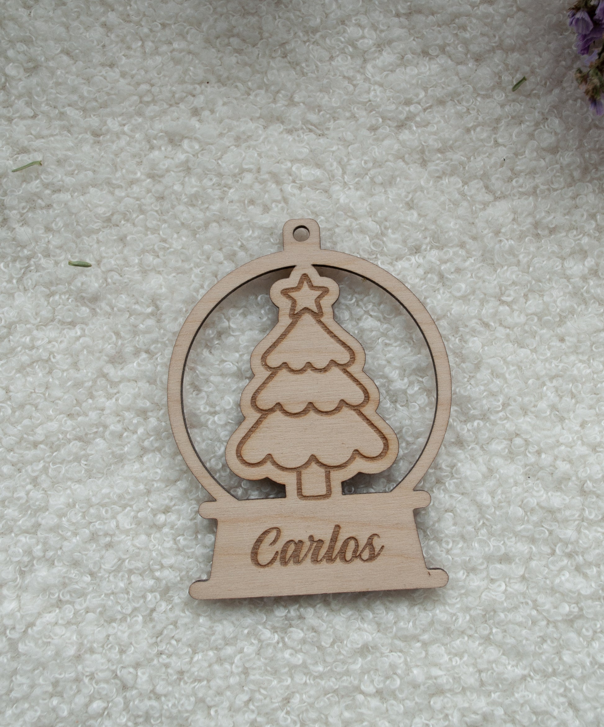 Bola de nieve navideña personalizada con diseño de árbol de navidad