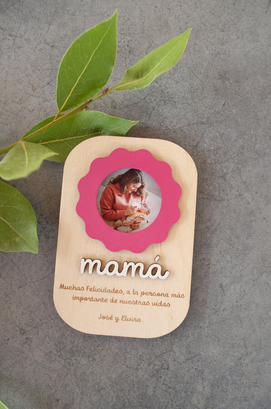 Marco de fotos con flor de madera personalizado con nombre y dedicatoria