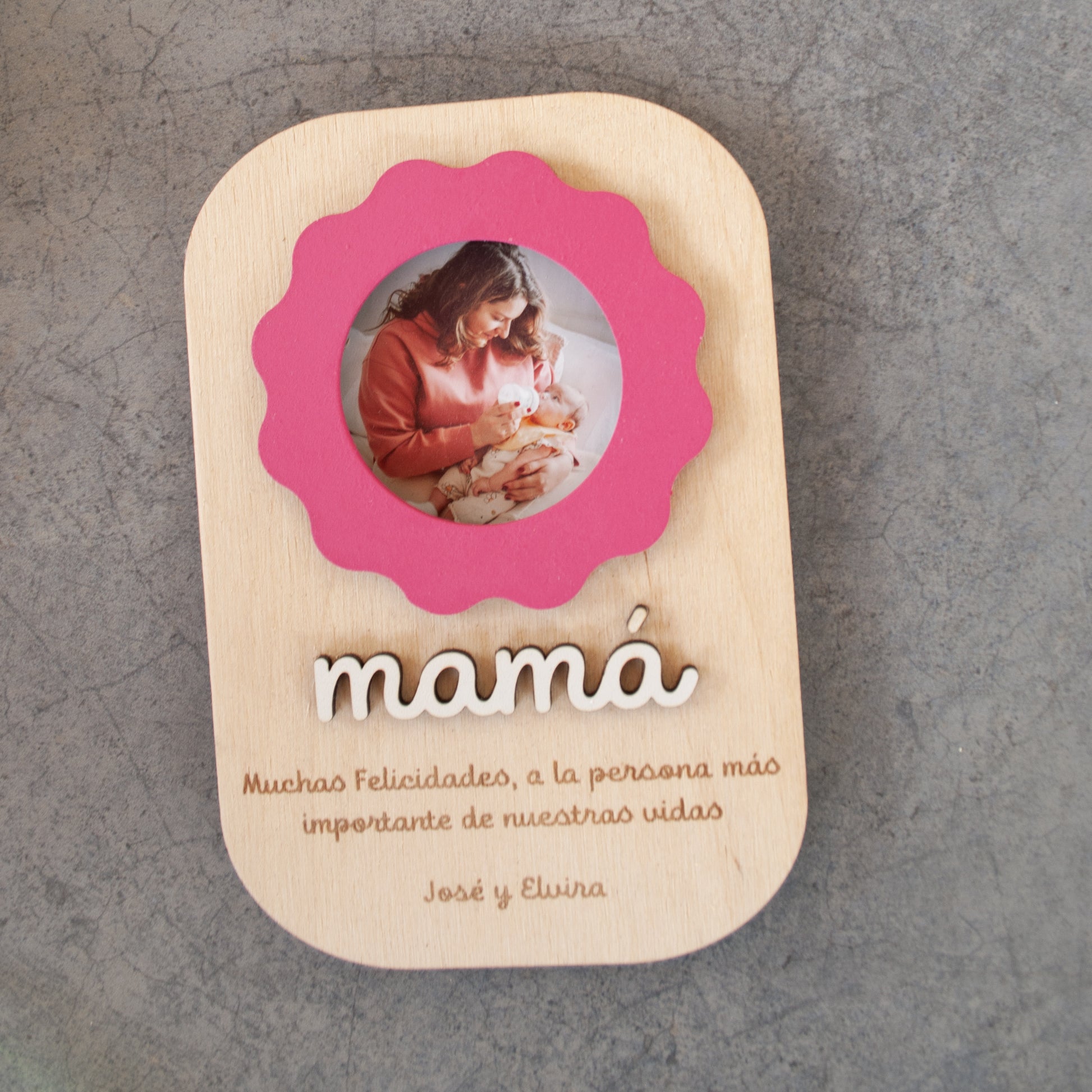 Ejemplos de personalizaciones para marco de fotos con flor de madera