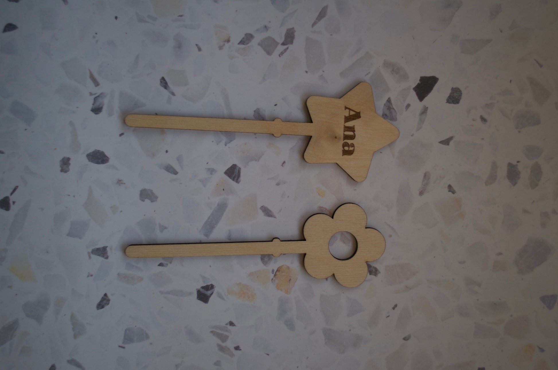 Pieza de puzzle con grabado especial hecho a mano