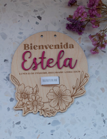 Placa de nacimiento personalizada en madera con ranura para pulsera