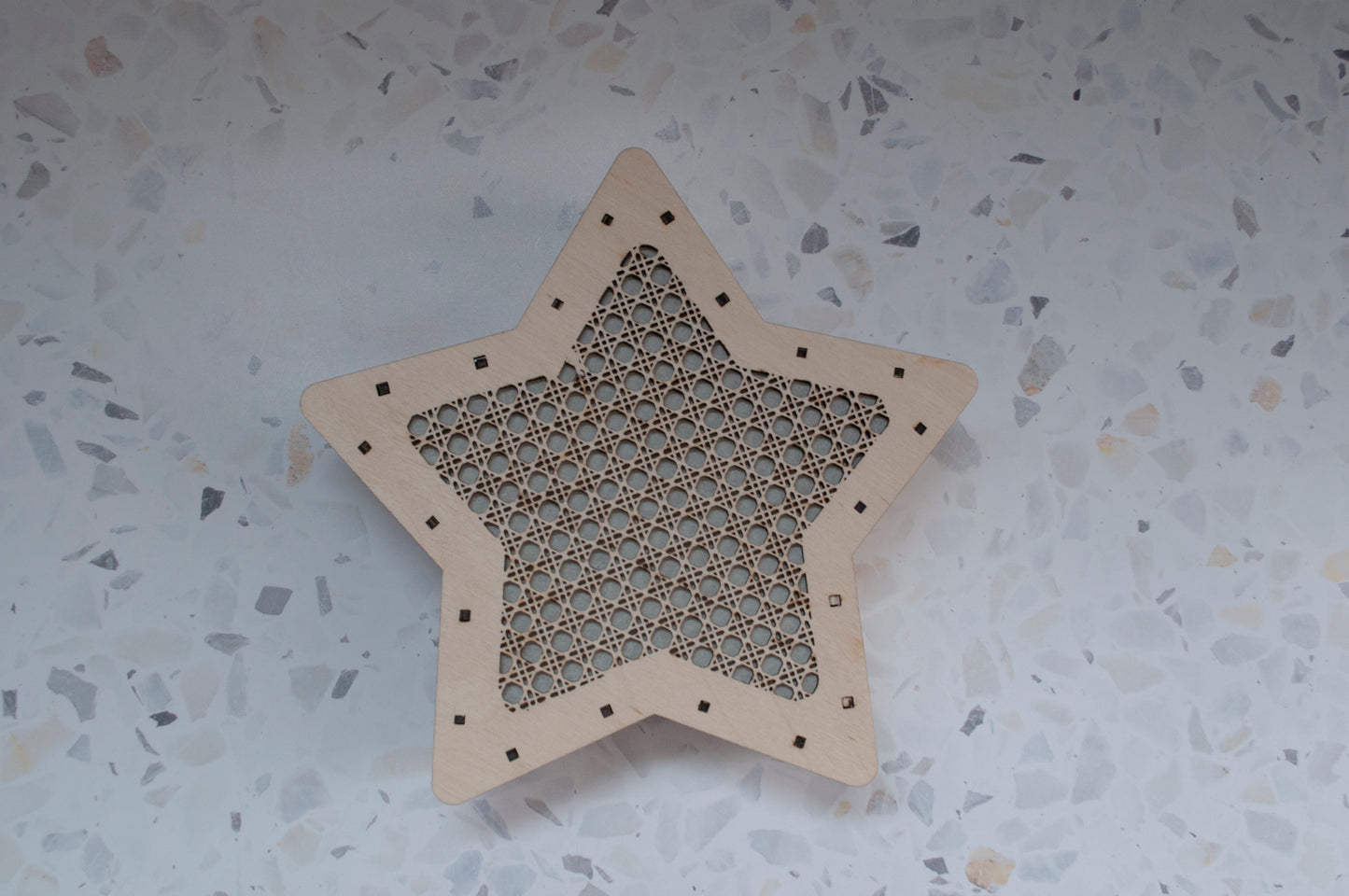 Lámpara infantil estrella de madera – Luz decorativa hecha a mano