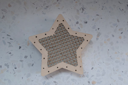 Lámpara infantil estrella de madera – Luz decorativa hecha a mano