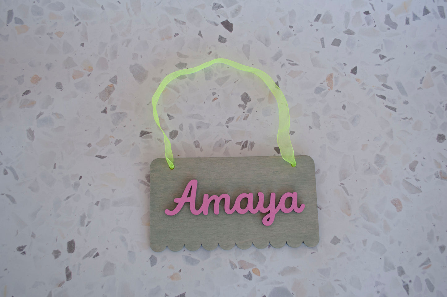 Banderín de madera horizontal personalizado con nombre