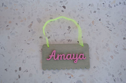 Banderín de madera horizontal personalizado con nombre