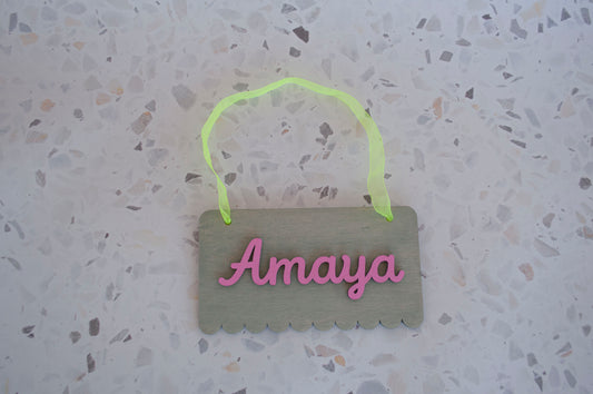 Banderín de madera horizontal personalizado con nombre