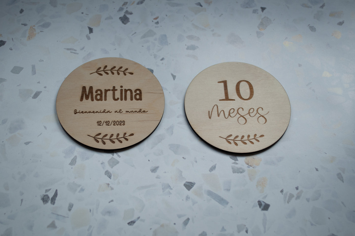 Placas cumplemeses de madera con  caja personalizada