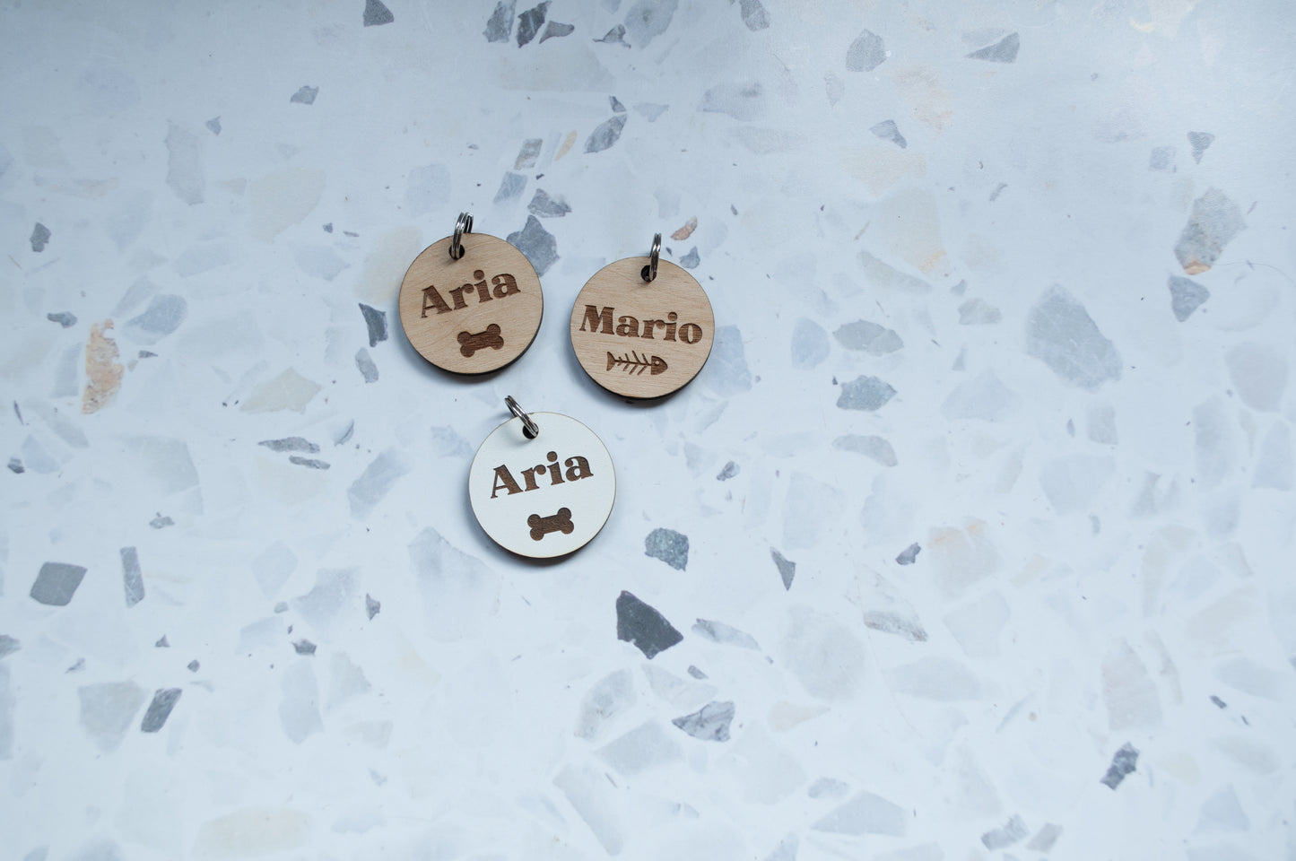 Chapa personalizada para mascotas en madera con grabado único