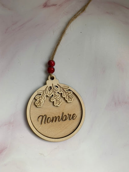 Bola de Navidad personalizada con nombre y motivo de muérdago