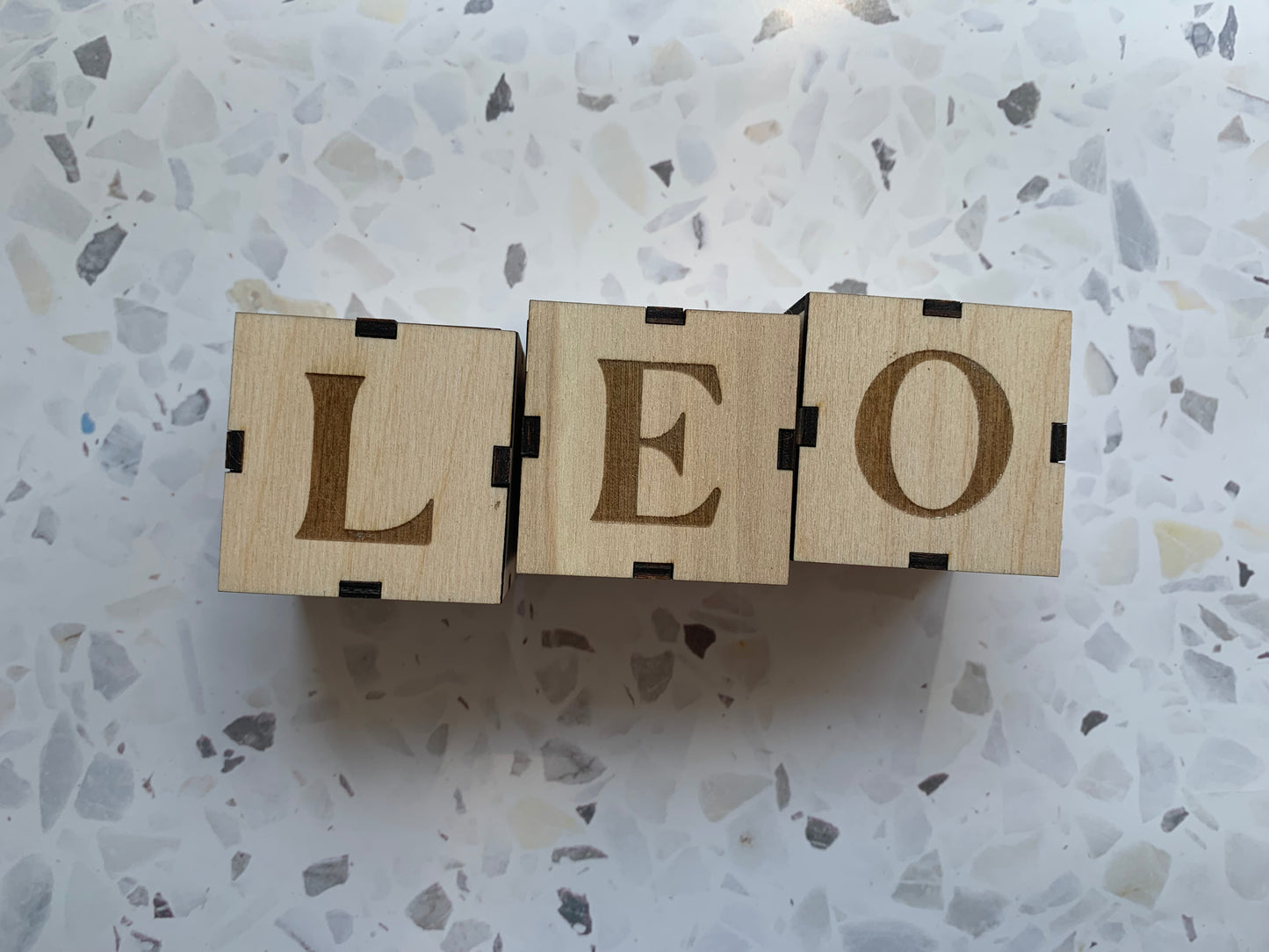 Bloques de madera personalizados con letras