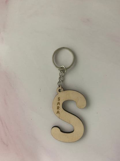 llavero inicial de madera