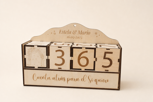 Cuenta atrás para boda personalizada en madera, vista frontal