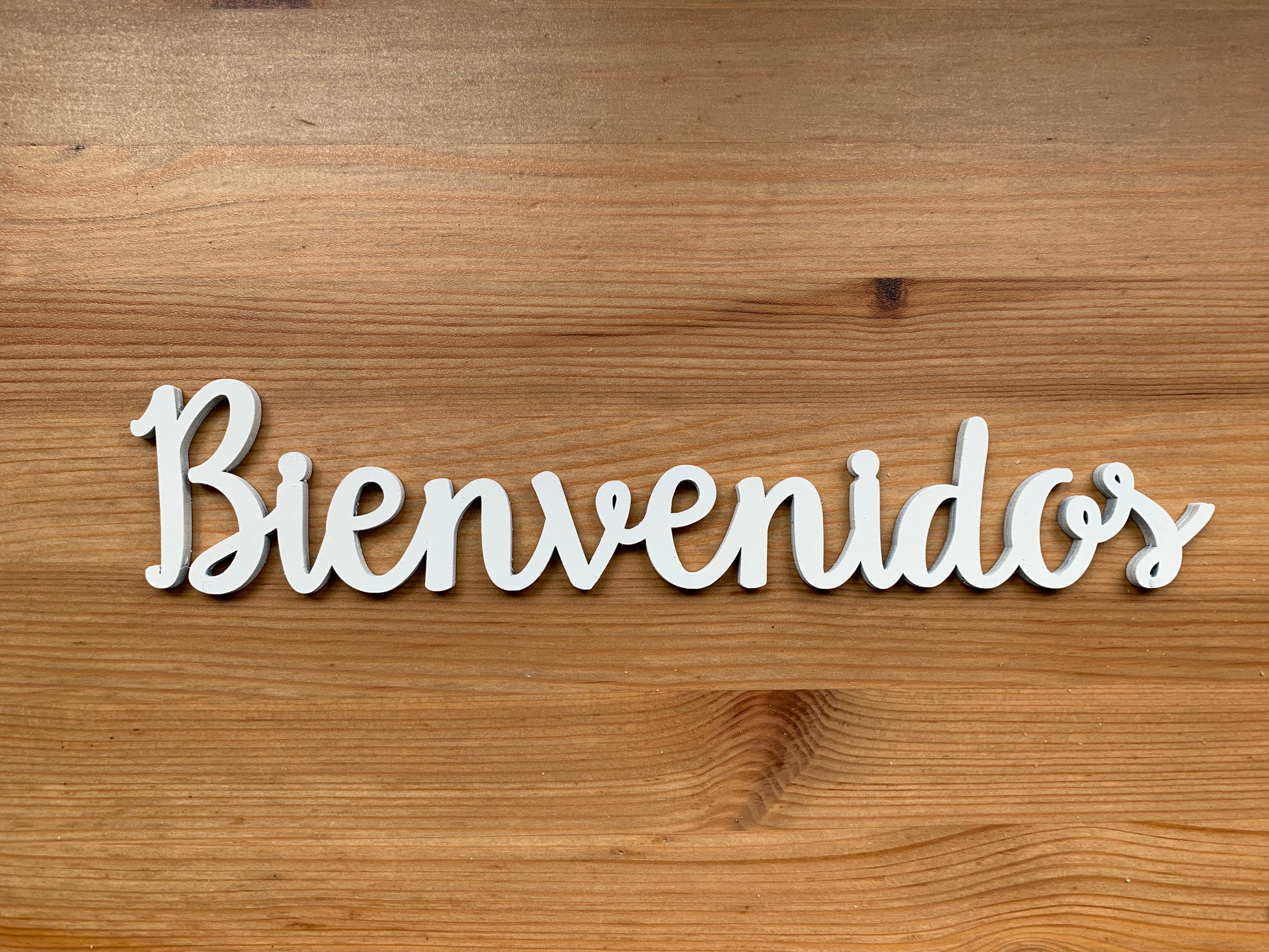 Detalle artesanal letrero Bienvenidos para eventos