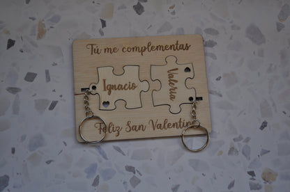 Llavero puzzle madera artesanal con nombres encajados - Regalo aniversario San Valentín