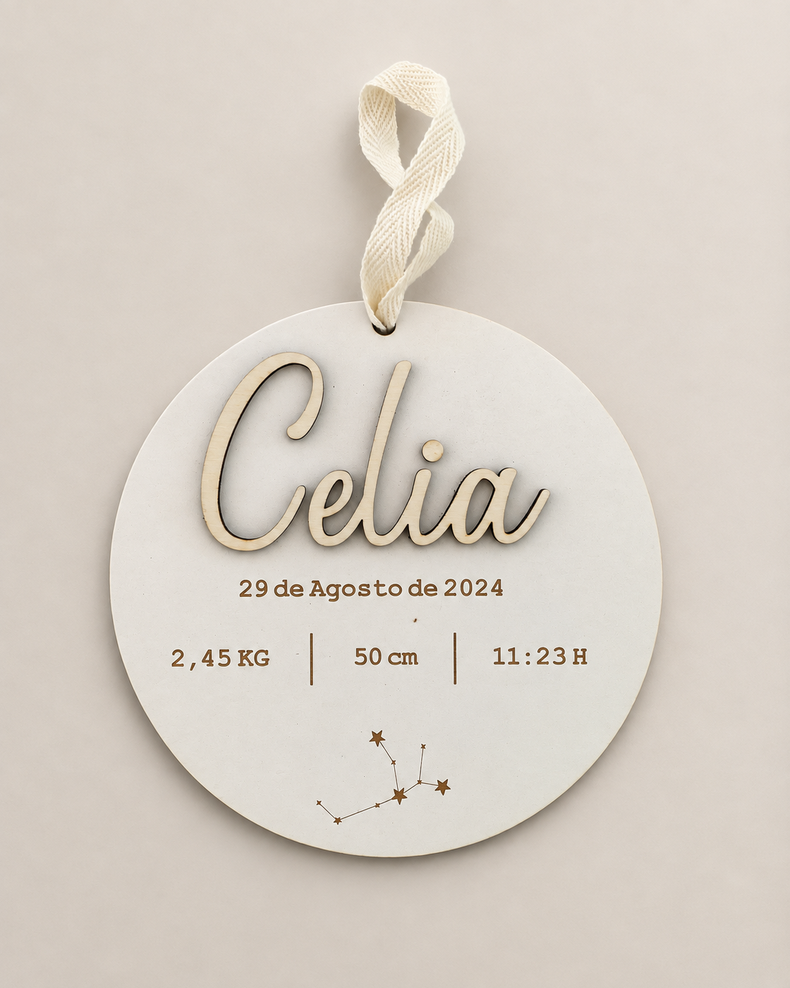 Placa de nacimiento personalizada con zodiaco en MDF blanco