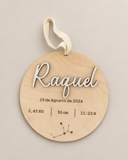 Placa de nacimiento personalizada con zodiaco en abedul natural